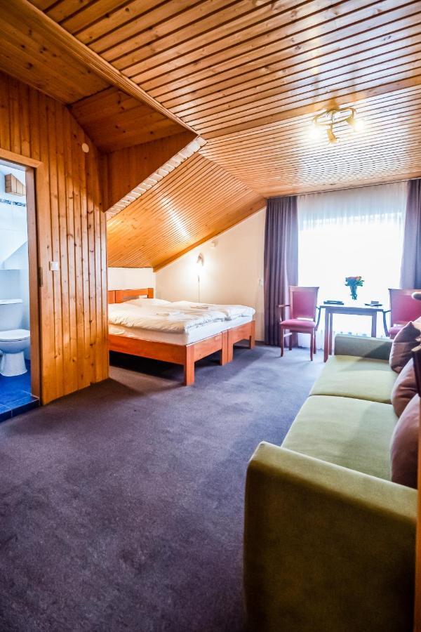 Hotel Squash Centrum Prievidza Εξωτερικό φωτογραφία